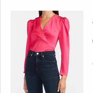 Puff sleeve shoulder top express